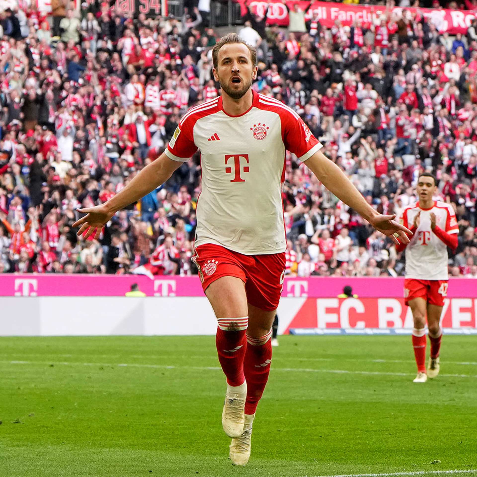 https://img.fcbayern.com/image/upload/f_auto/q_auto/t_cms-1x1-seo/v1710007839/cms/public/images/fcbayern-com/homepage/Saison-23-24/Profis/Kane/240309-kane-mainz-jubel-get.jpg